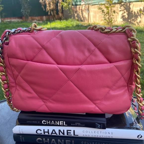 Chanel 19 - Picture 3 of 16